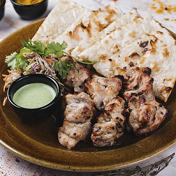 Куриные бедра в сливках с кешью